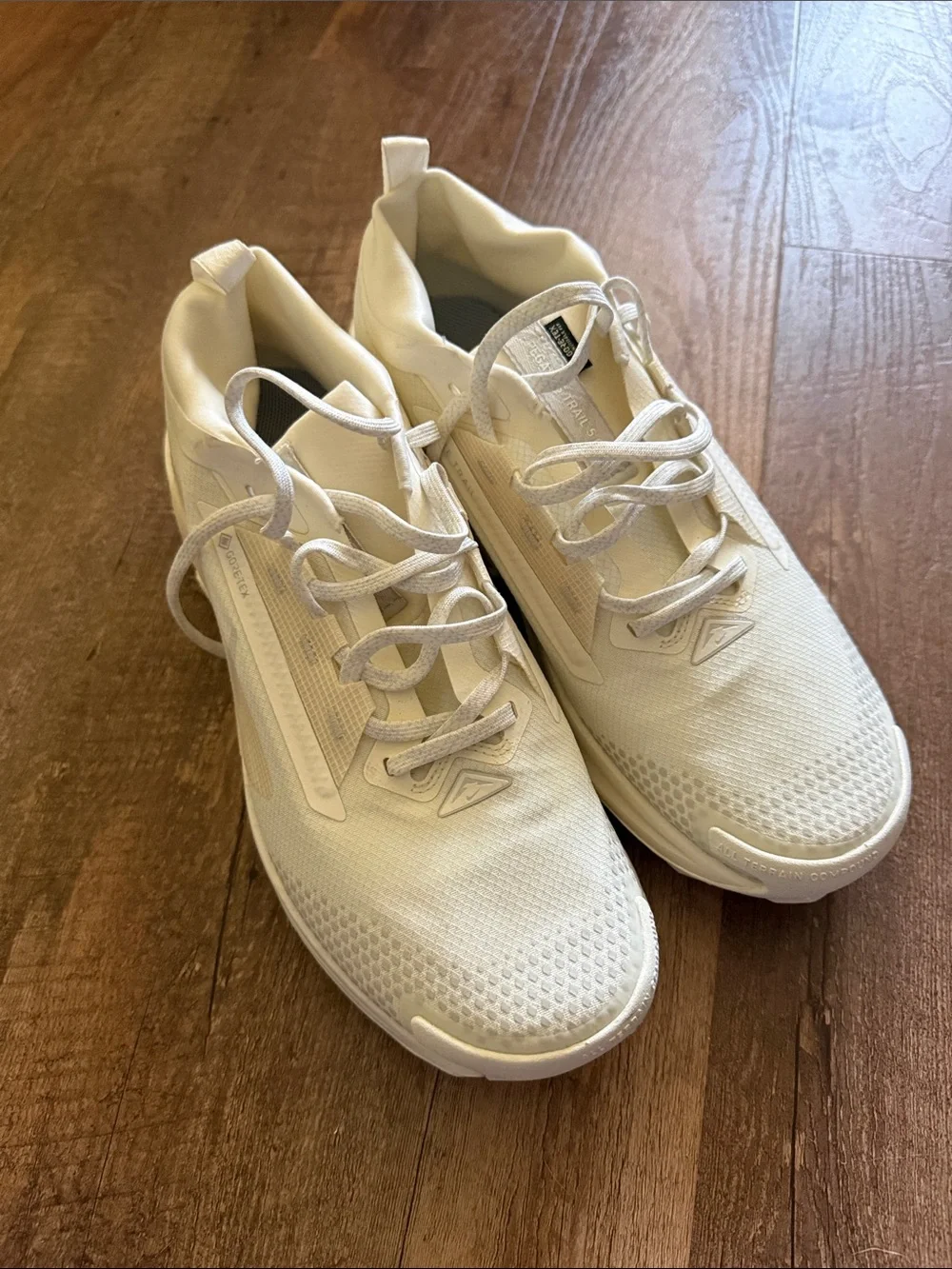 Nike Men's White Lightweight Knit Sneakers